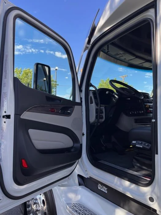 2026 Peterbilt 579 - image 13