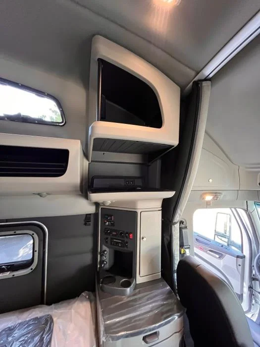 2026 Peterbilt 579 - image 25