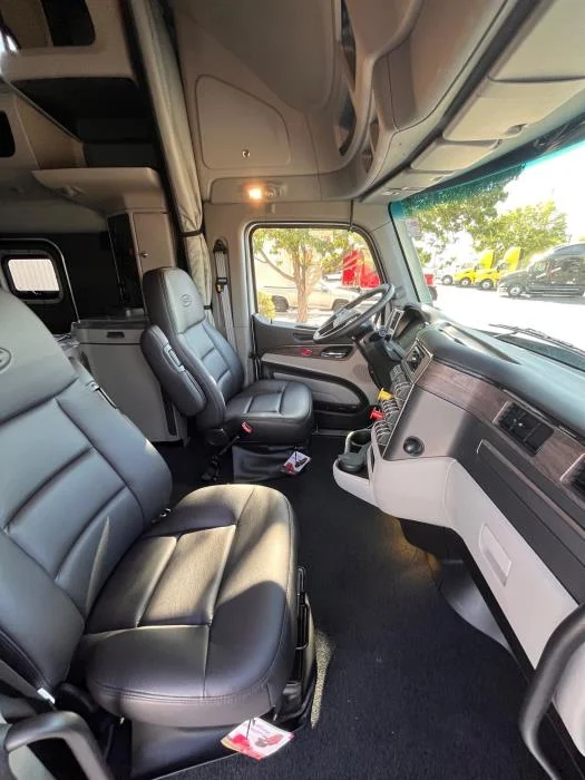2026 Peterbilt 579 - image 18