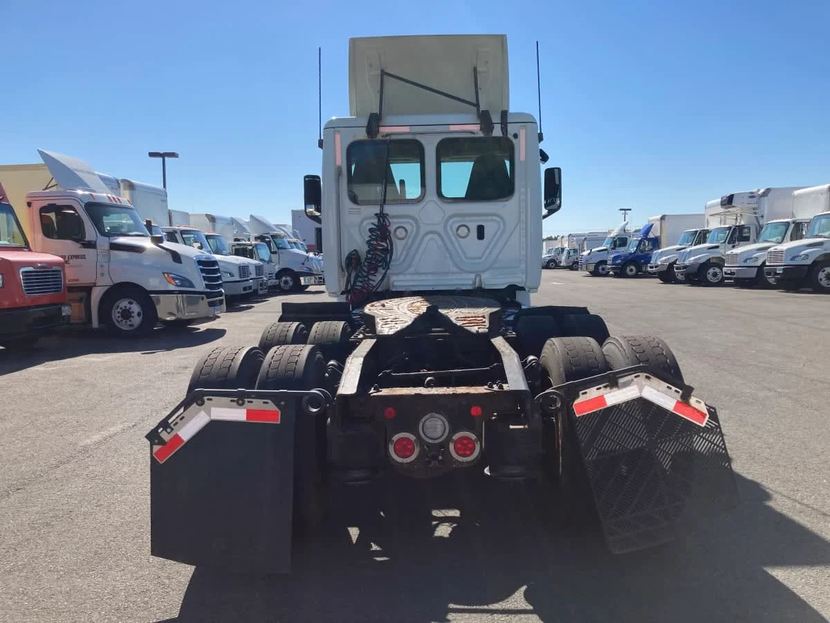 2019 Freightliner Cascadia in Springfield, MA — photo 5