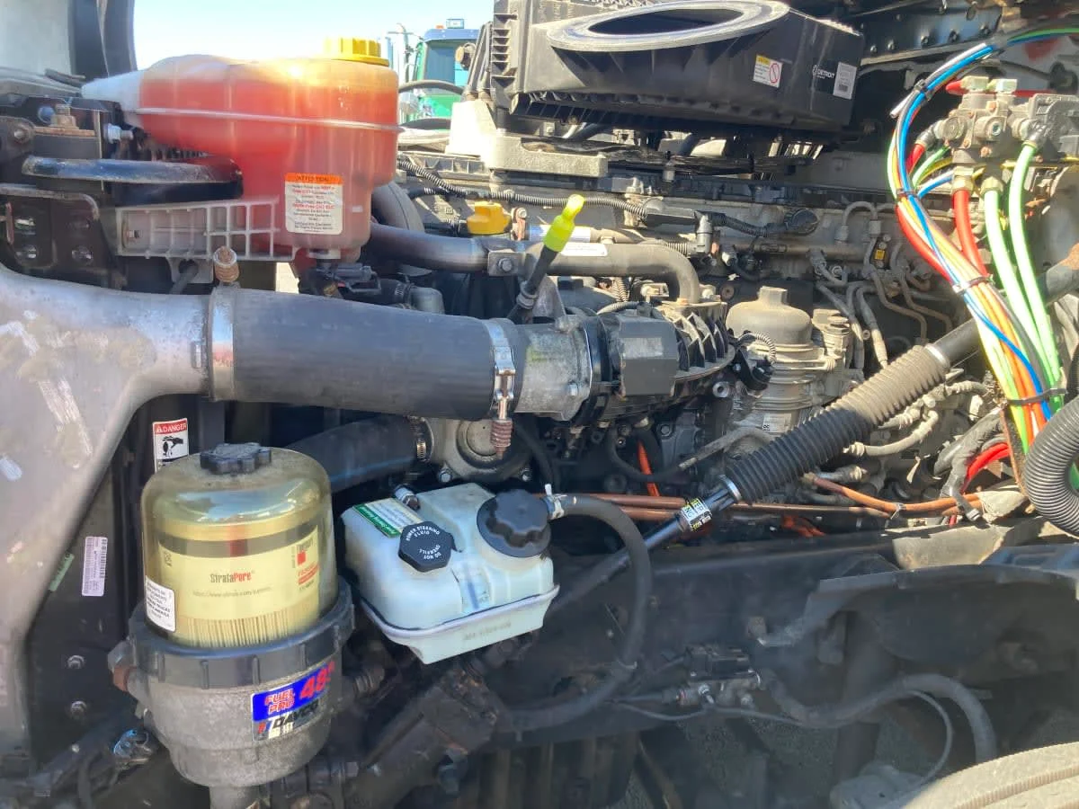 2019 Freightliner Cascadia - image 8