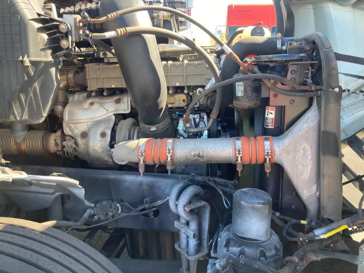 2019 Freightliner Cascadia - image 9