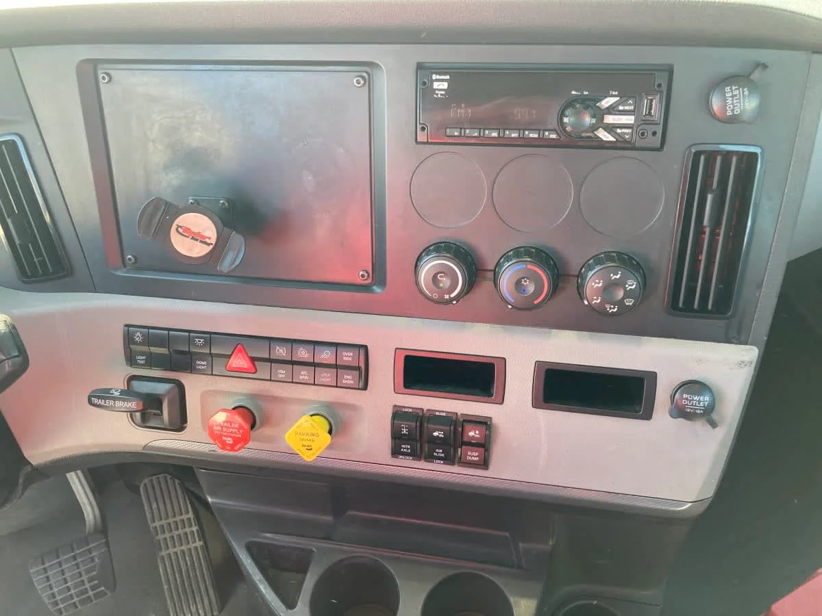 2019 Freightliner Cascadia - image 12