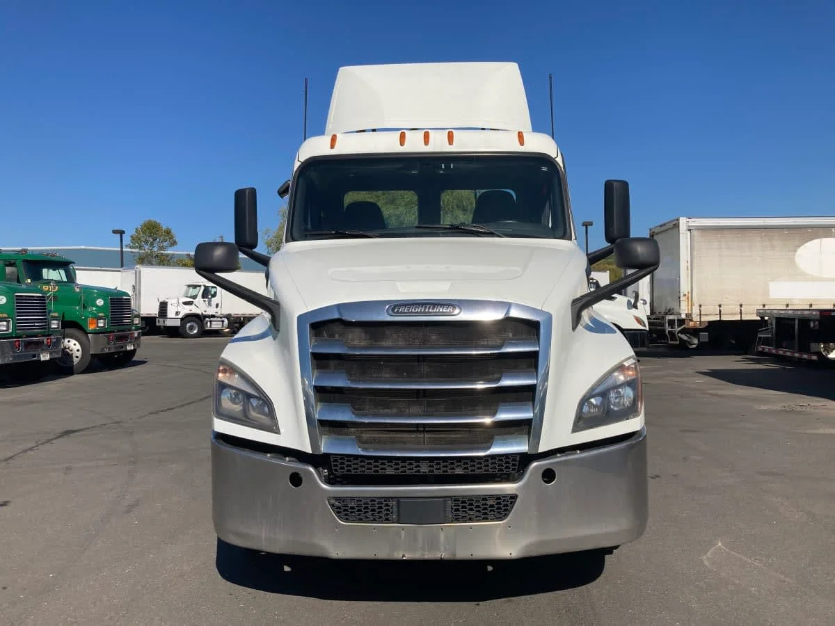 2019 Freightliner Cascadia in Springfield, MA — photo 2