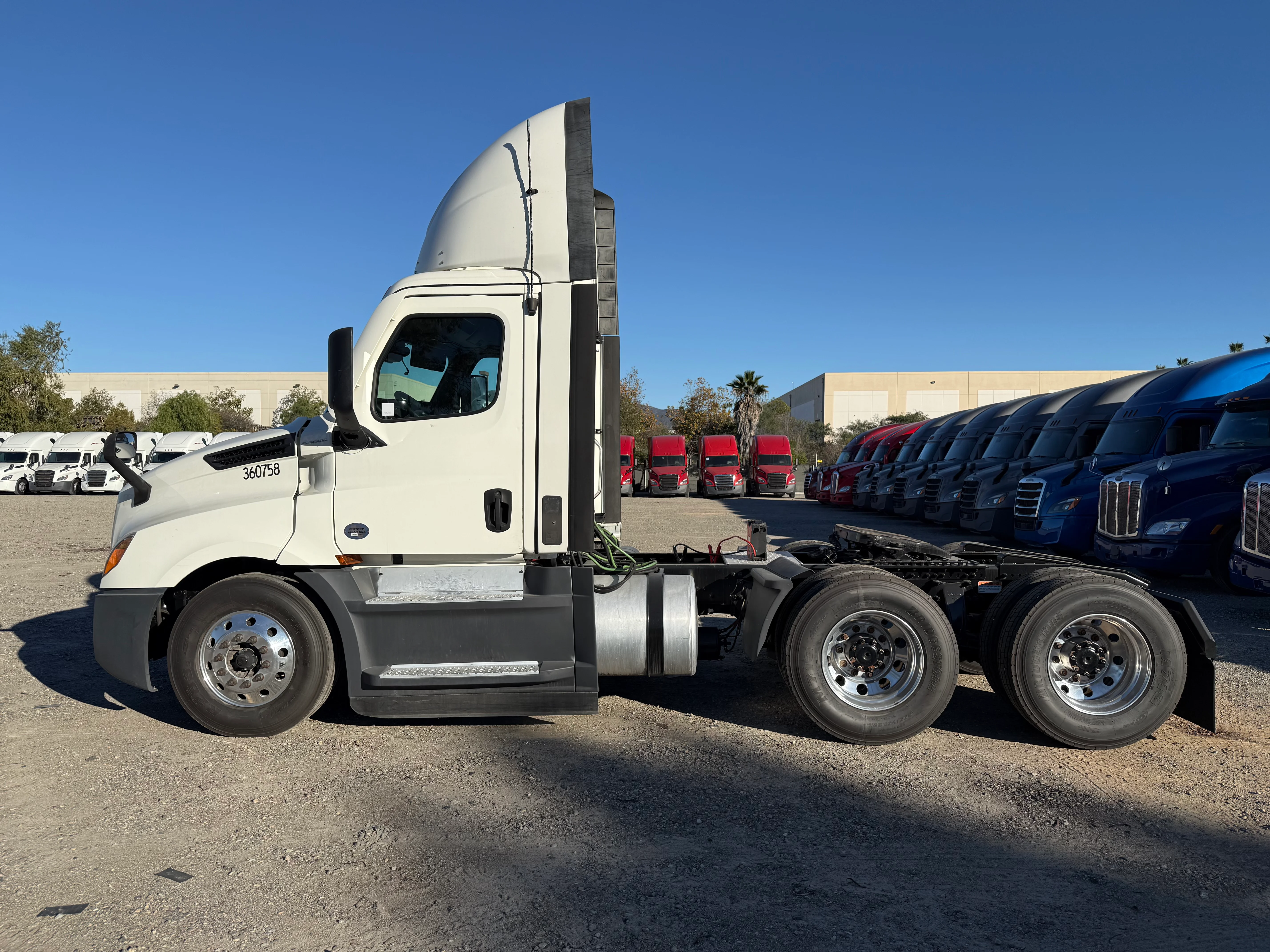 2021 Freightliner Cascadia in San Diego, CA — photo 3