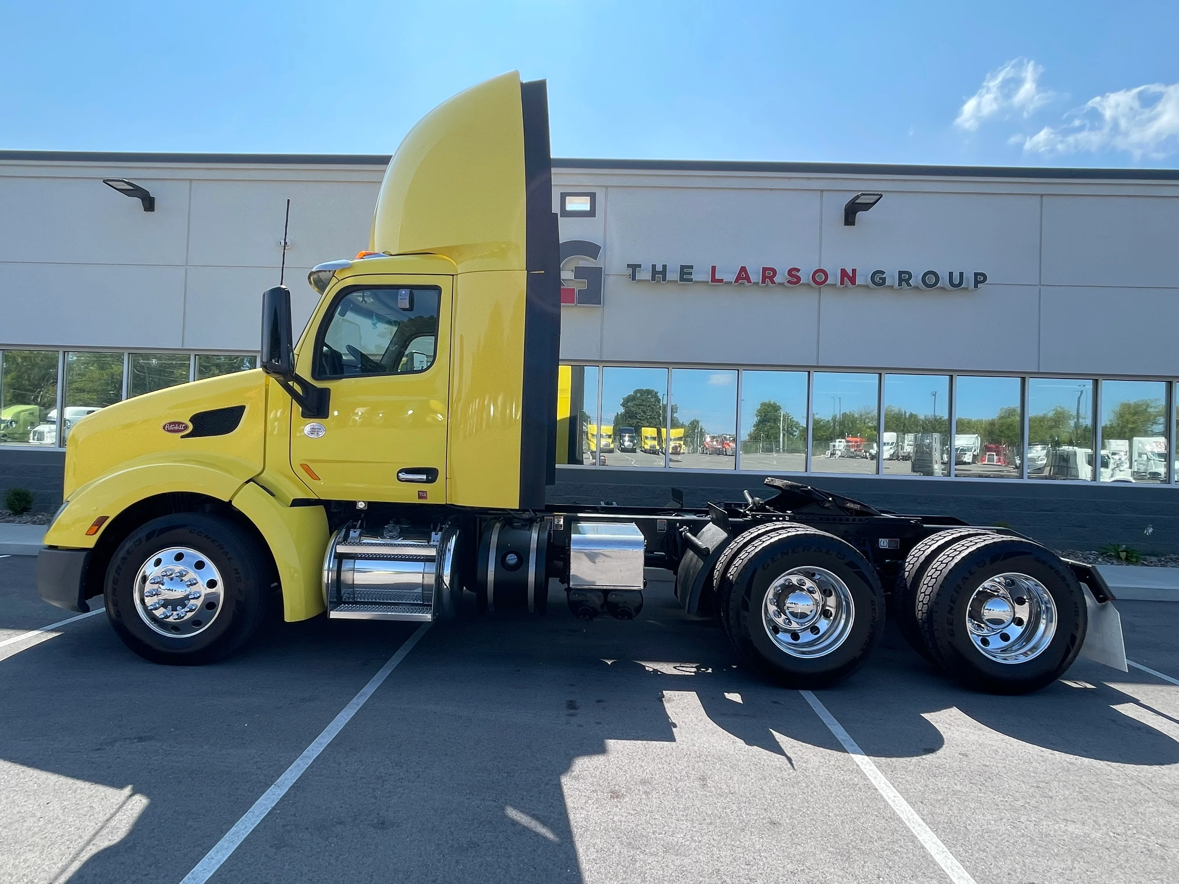 2021 Peterbilt 579 in Louisville, KY — photo 2