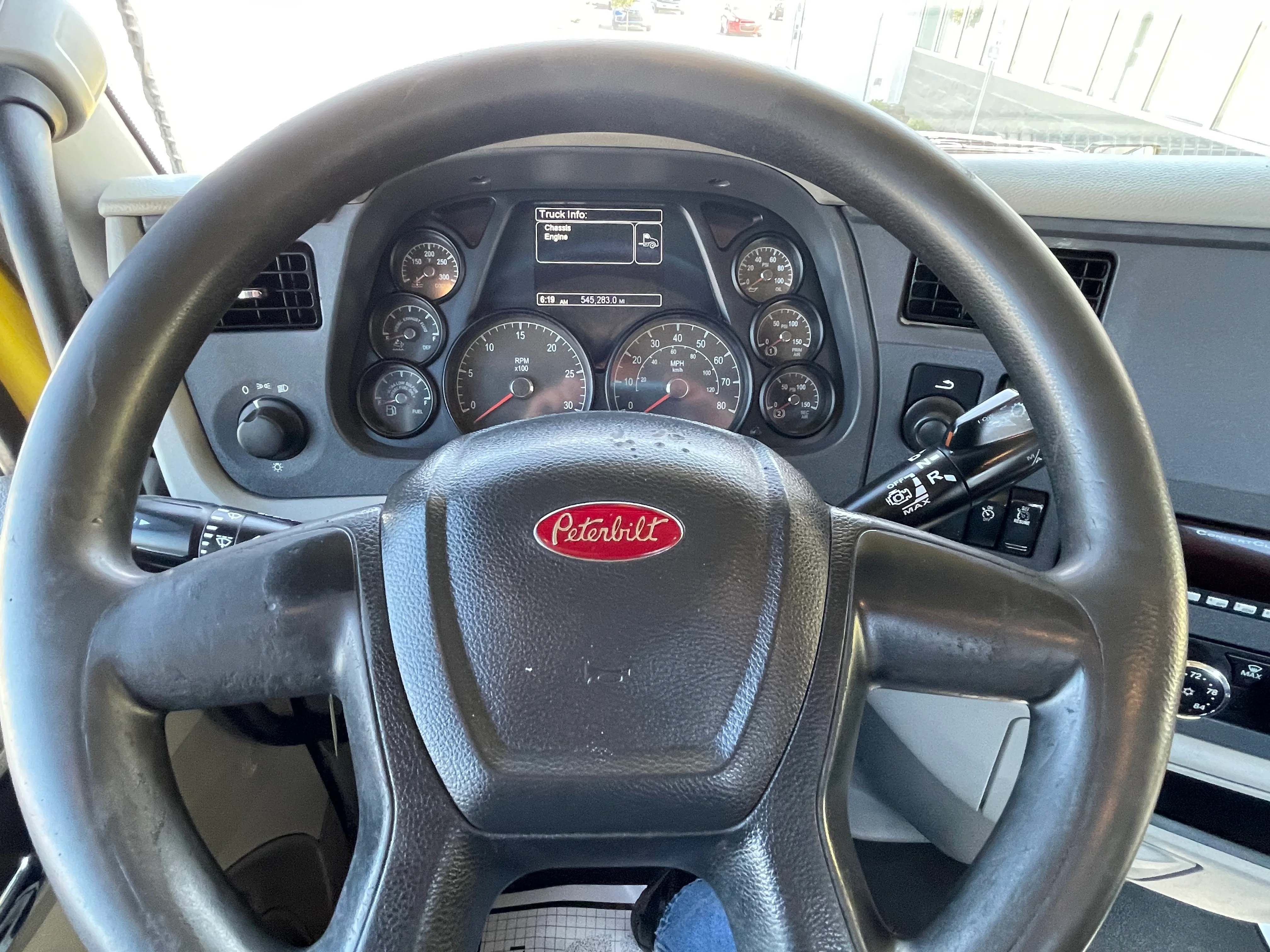 2021 Peterbilt 579 in Louisville, KY — photo 10