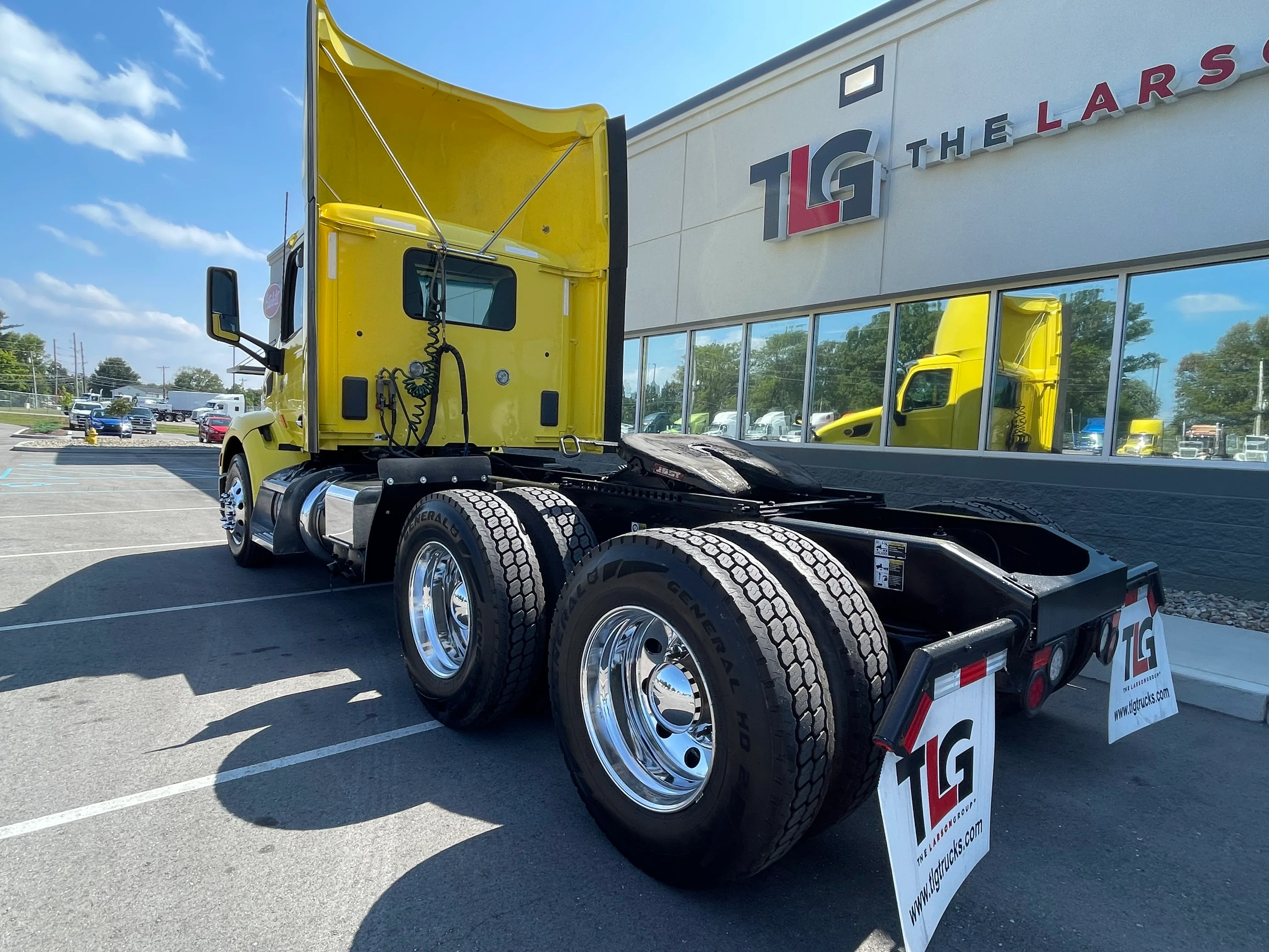 2021 Peterbilt 579 in Louisville, KY — photo 3