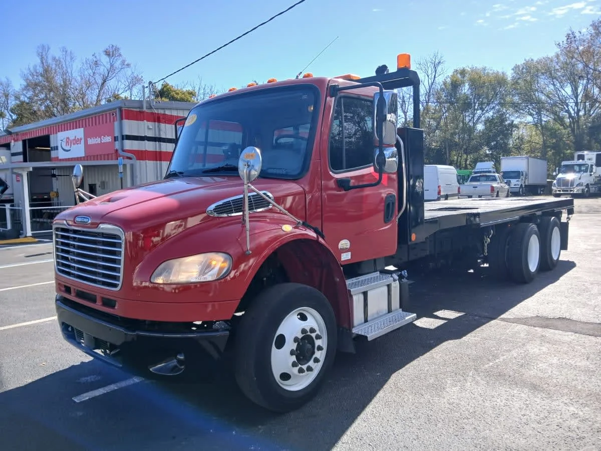 2020 Freightliner M2 106 in Atlanta, GA — photo 2