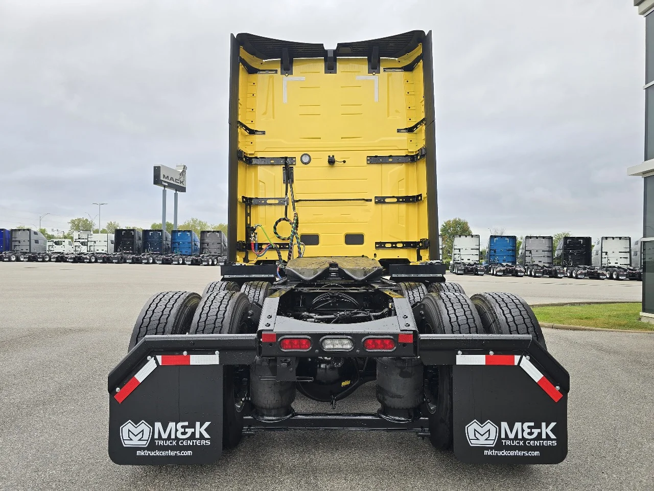 2026 Volvo VNL 860 in Toledo, OH — photo 5