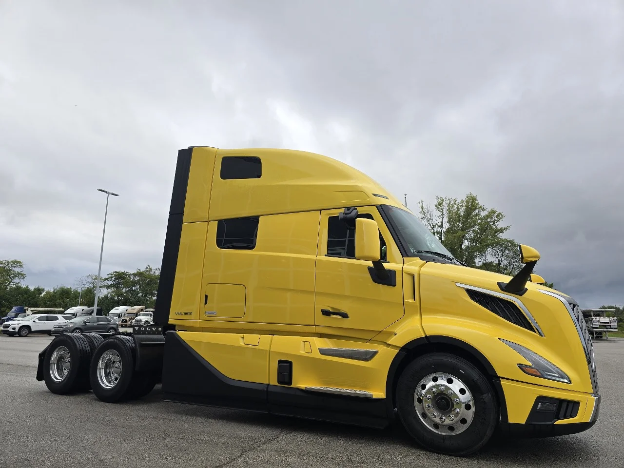 2026 Volvo VNL 860 in Toledo, OH — photo 3