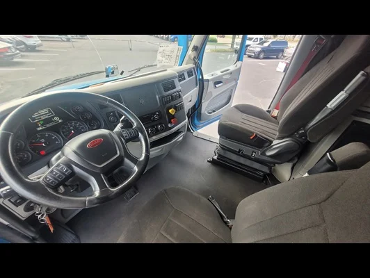 2021 Peterbilt 579 in Memphis, TN — photo 17