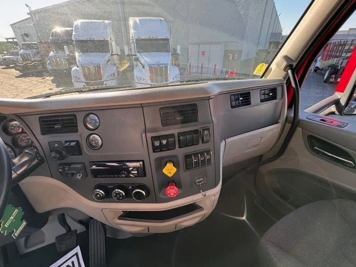 2020 Peterbilt 579 - image 17