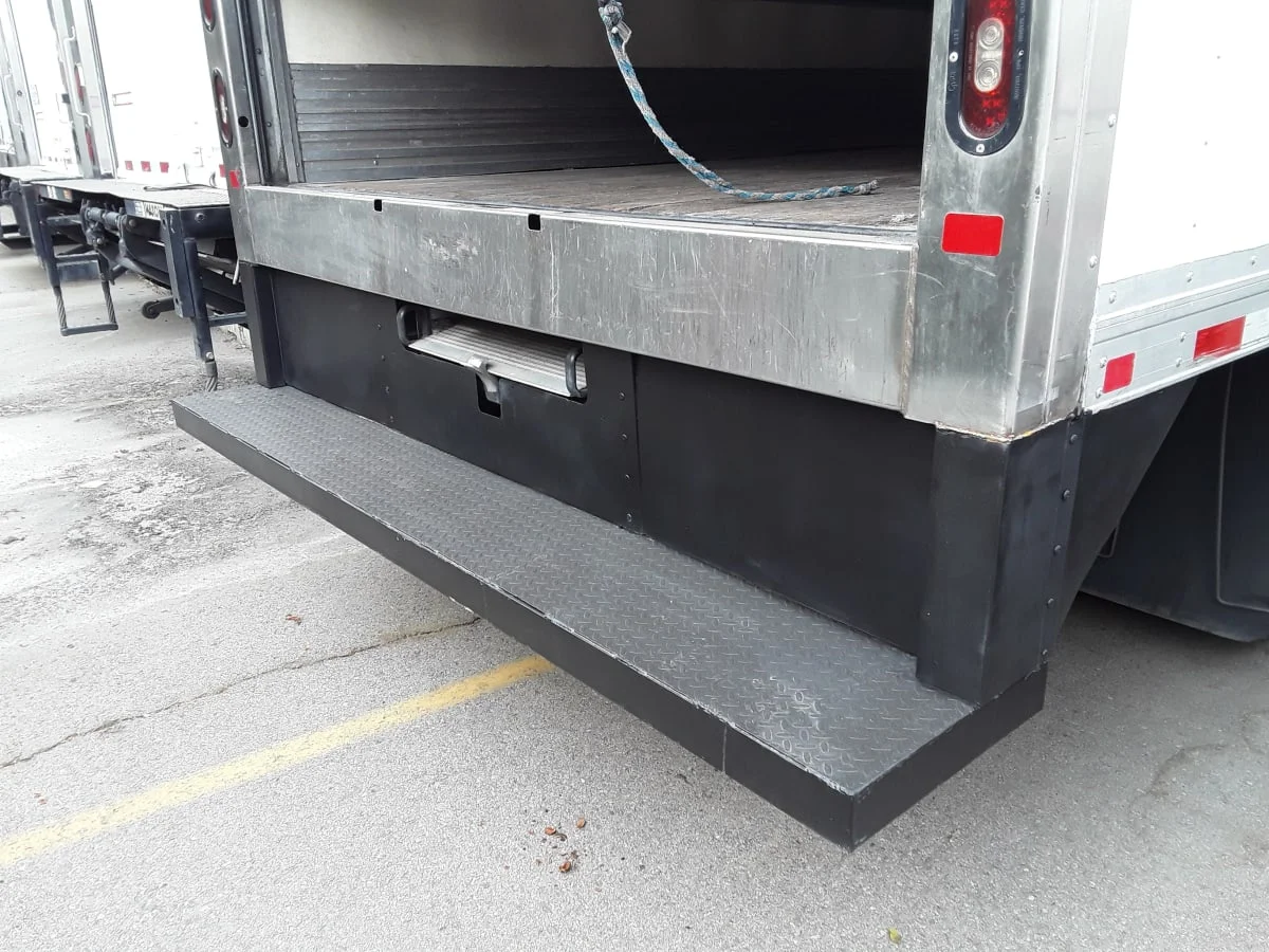 2018 Isuzu NQR - image 5