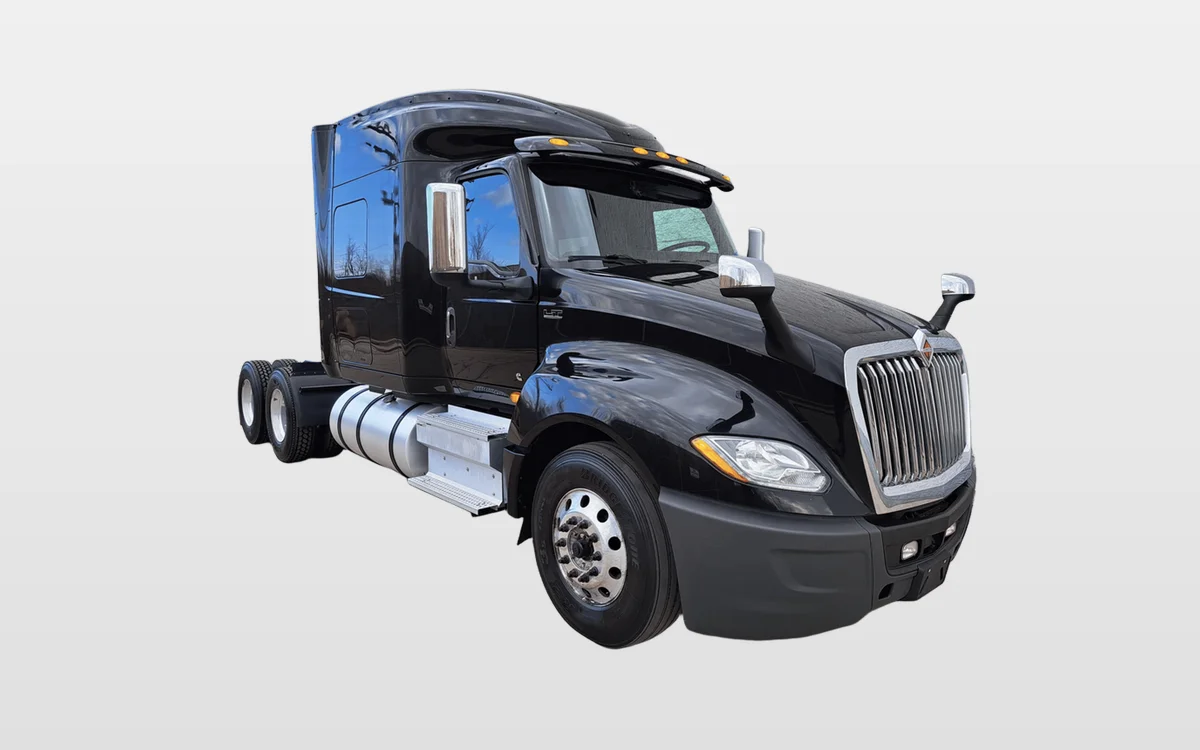 2021 International LT - image 1