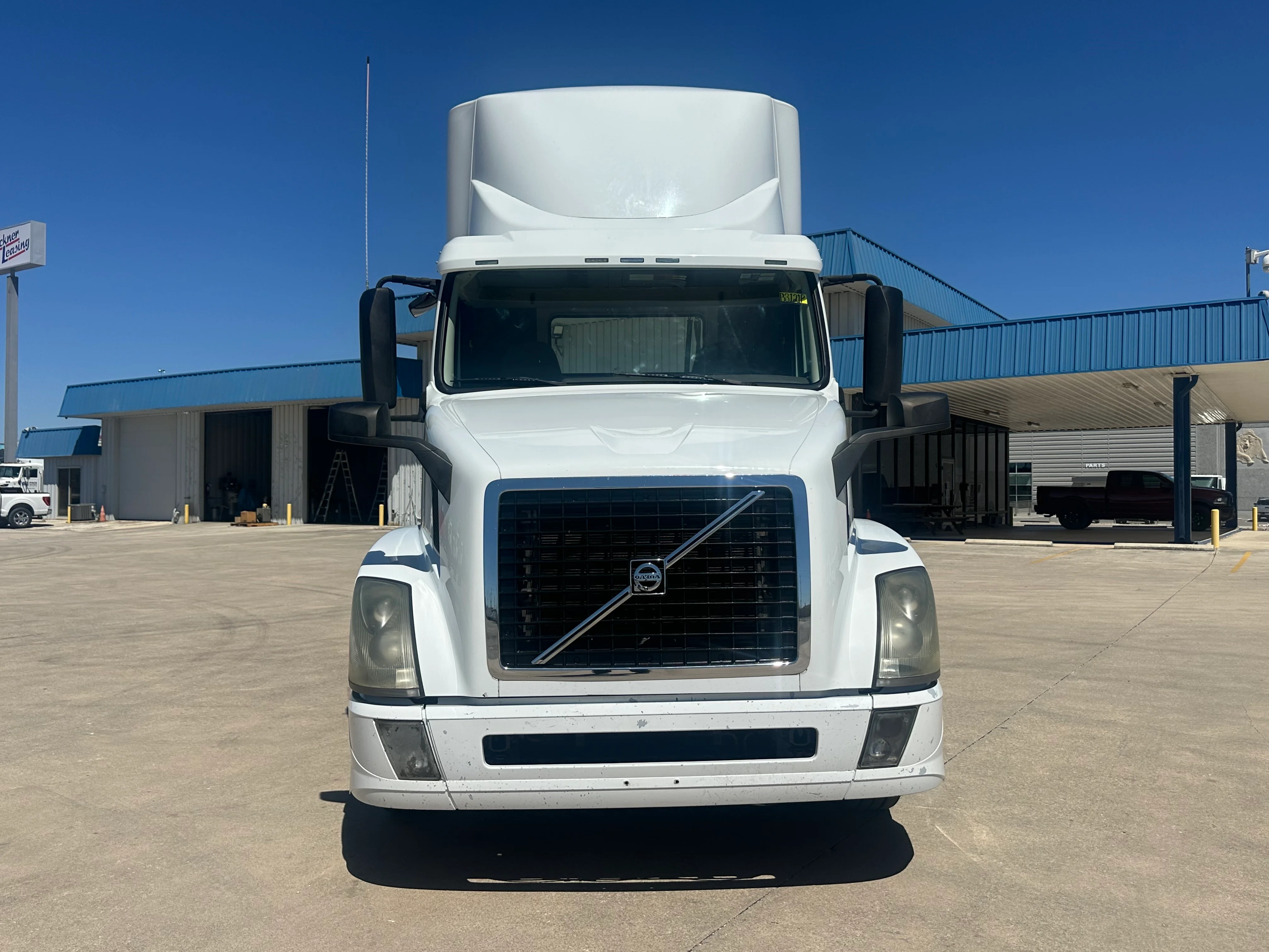 2018 Volvo VNL 300 in San Antonio, TX — photo 3