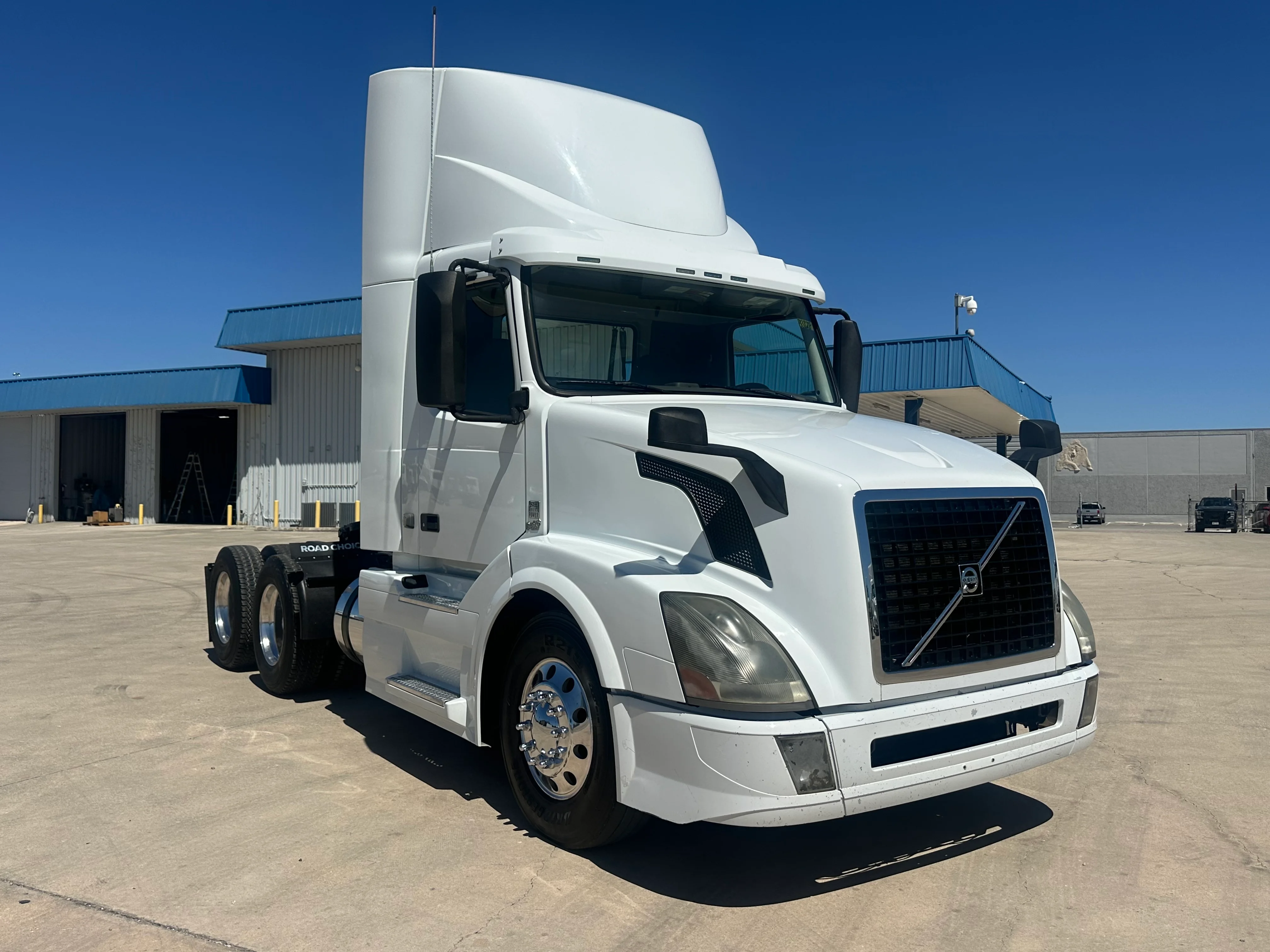 2018 Volvo VNL 300 in San Antonio, TX — photo 2