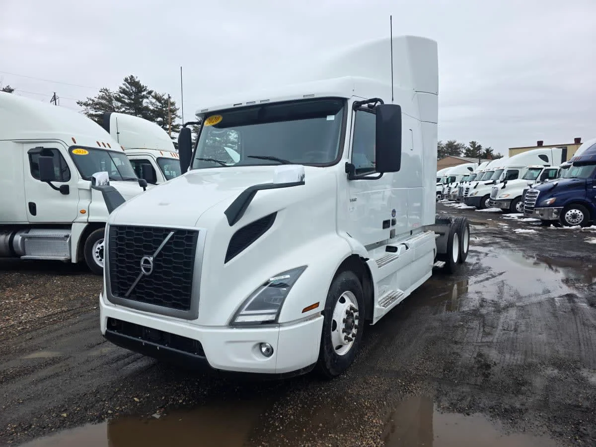 2020 Volvo VNR 640 in Bensalem, PA