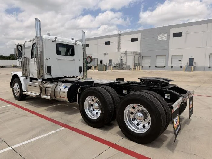 2027 Peterbilt 589 — photo 8