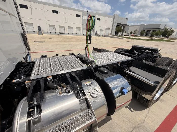 2027 Peterbilt 589 — photo 18
