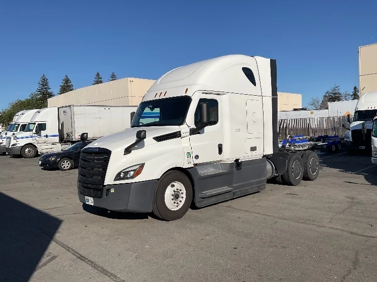 2023 Freightliner Cascadia - image 3
