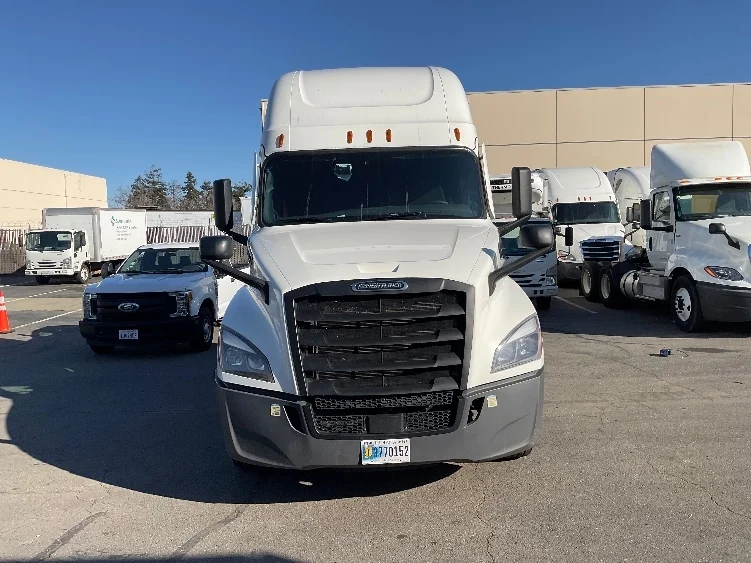 2023 Freightliner Cascadia - image 2