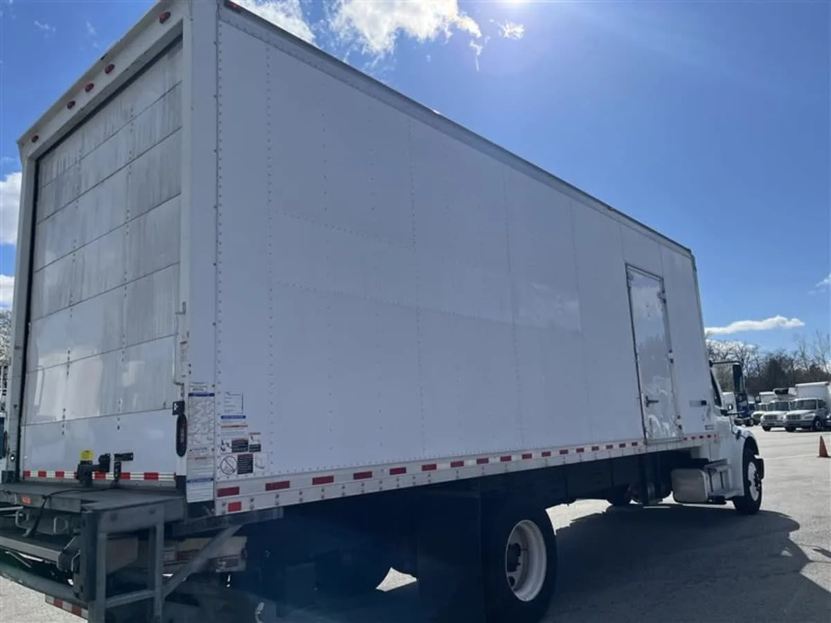 2019 Freightliner M2 106 - image 4
