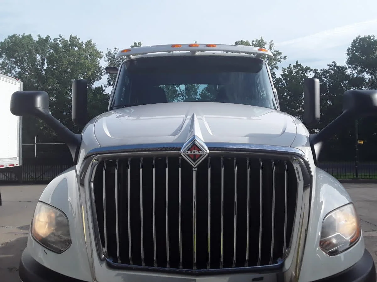 2018 International LT in Kansas City, MO — photo 2