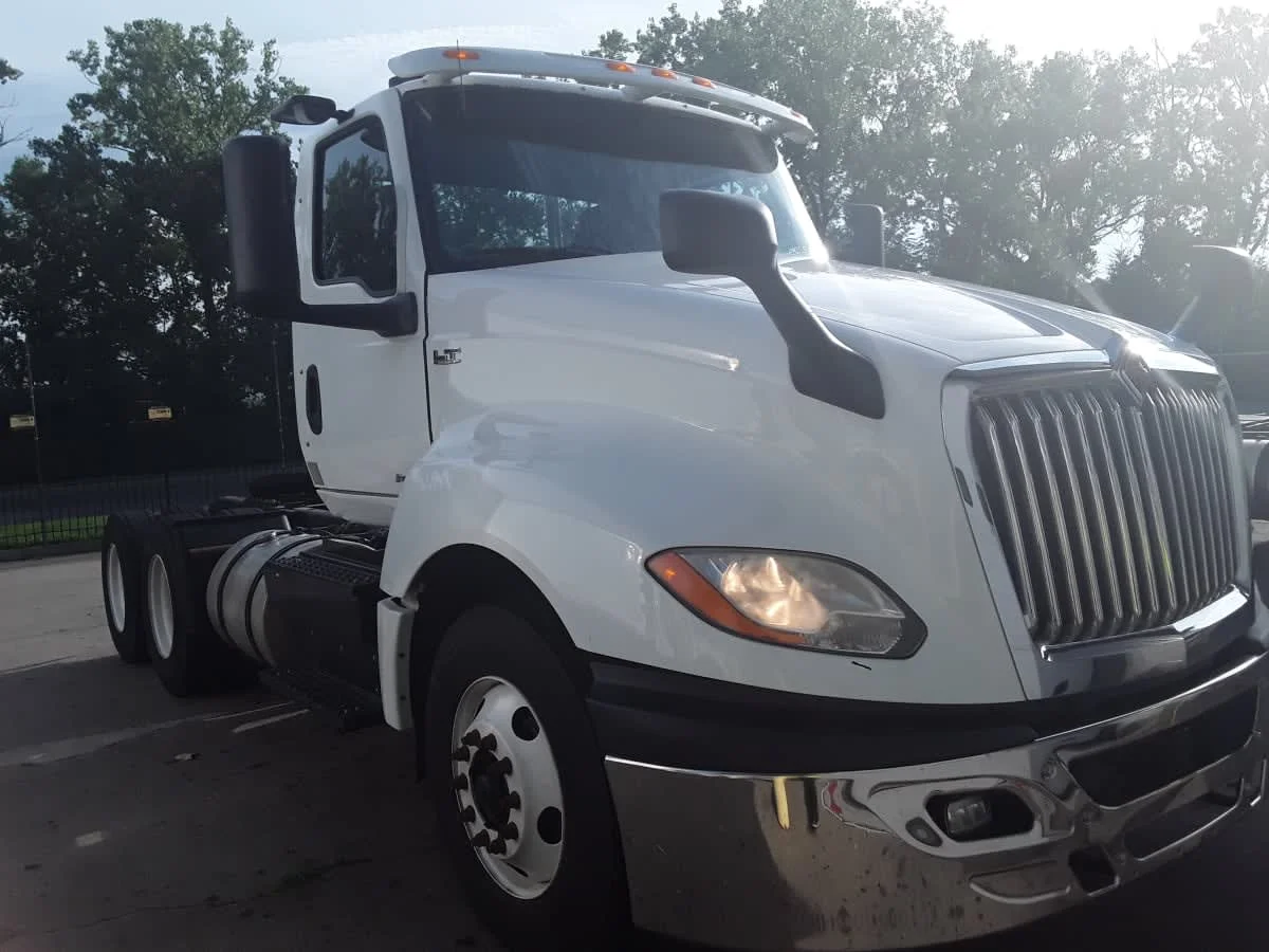 2018 International LT in Kansas City, MO — photo 3