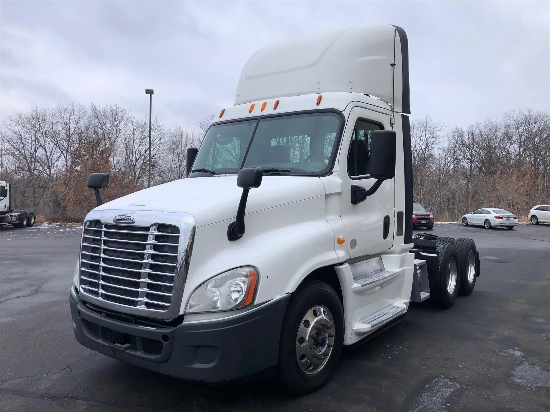 2014 Freightliner Cascadia - image 2