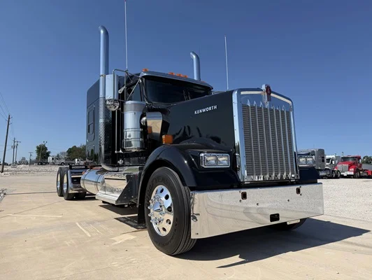 2027 Kenworth W900