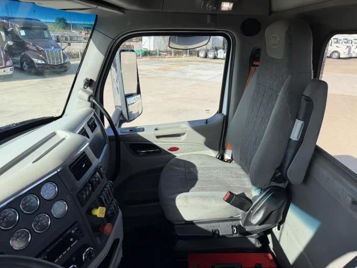 2022 Peterbilt 579 — photo 26