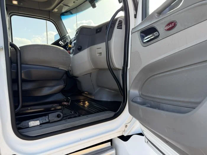 2022 Peterbilt 579 — photo 23