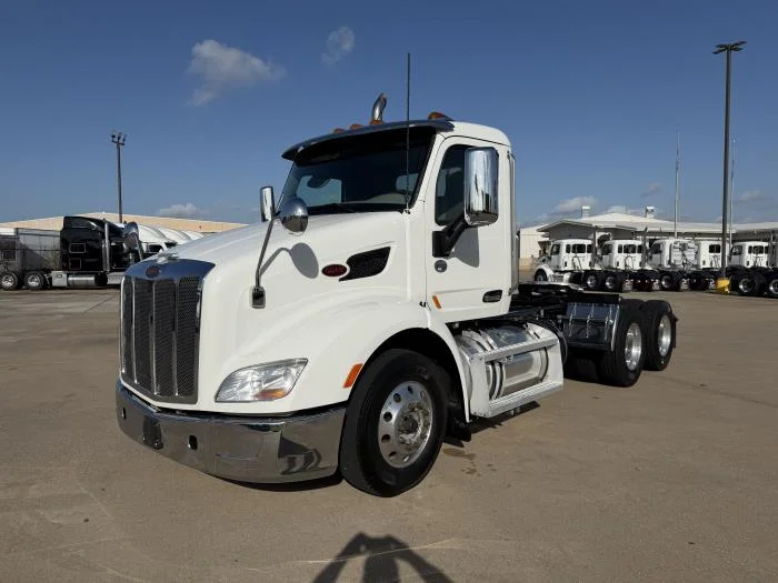 2022 Peterbilt 579 — photo 2