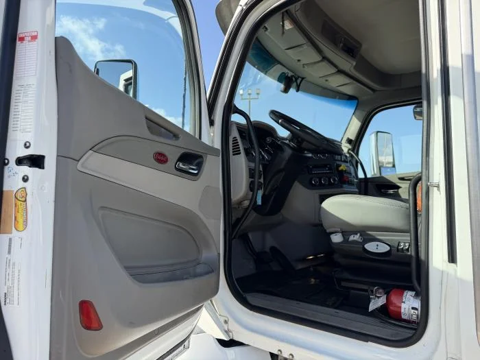 2022 Peterbilt 579 — photo 25