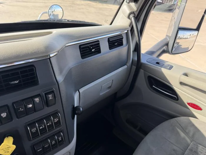 2022 Peterbilt 579 — photo 29