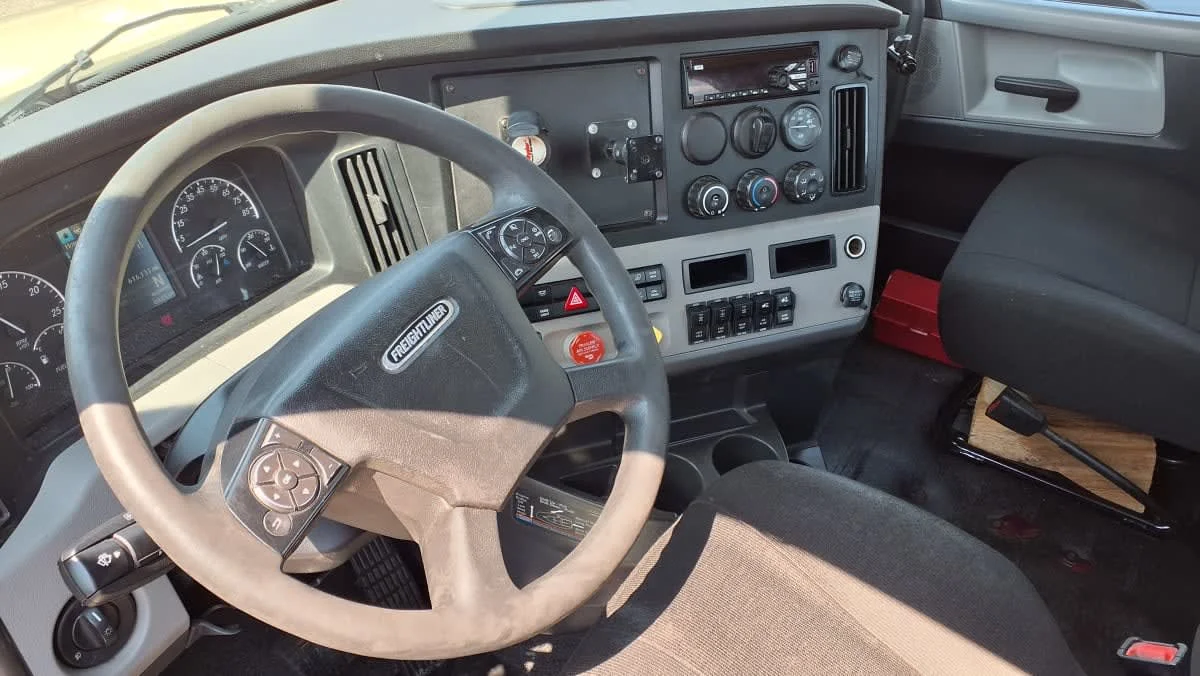 2020 Freightliner Cascadia in Warwick, RI — photo 7
