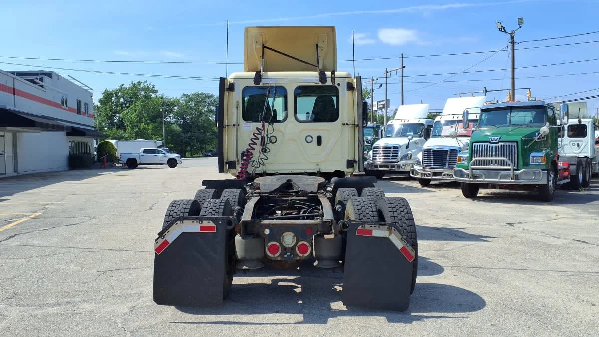 2020 Freightliner Cascadia in Warwick, RI — photo 5