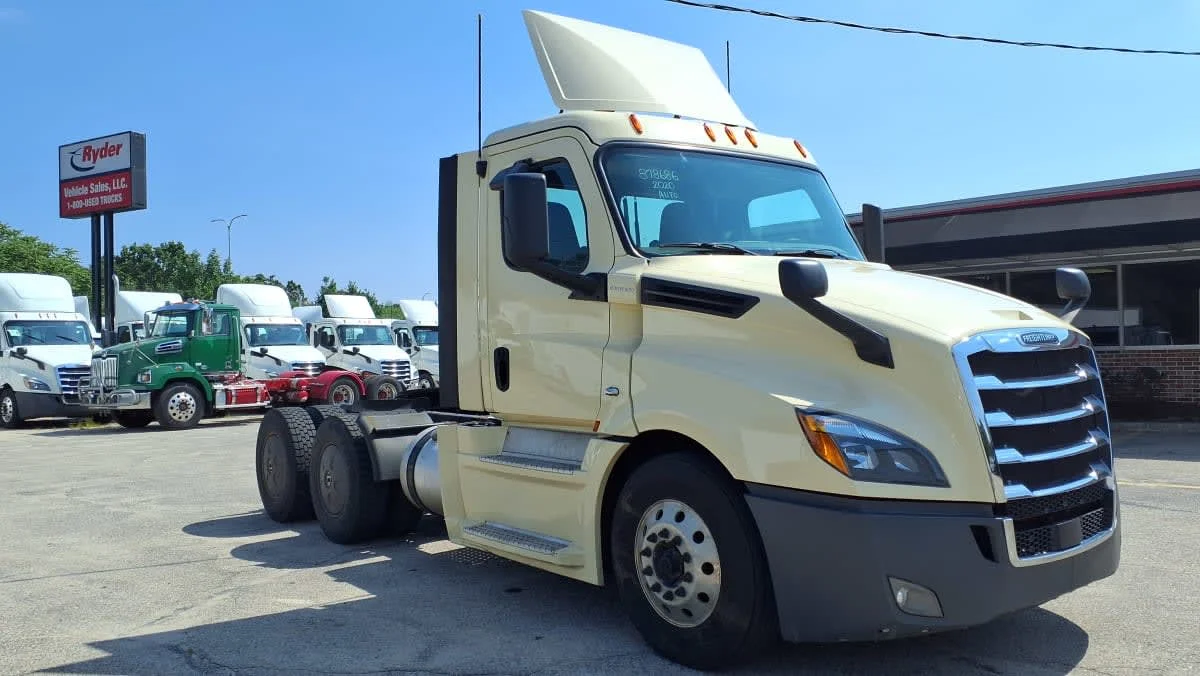 2020 Freightliner Cascadia in Warwick, RI — photo 3