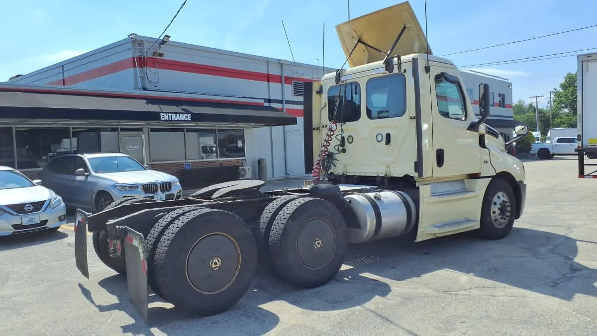 2020 Freightliner Cascadia in Warwick, RI — photo 4