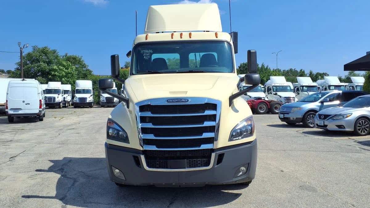 2020 Freightliner Cascadia in Warwick, RI — photo 2