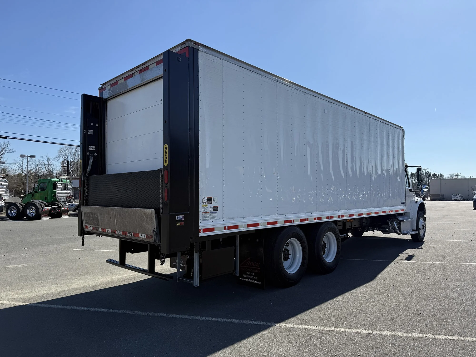 2016 Freightliner M2 106 — photo 4
