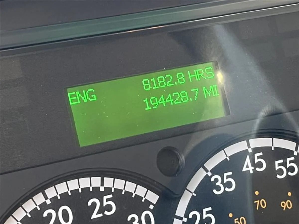 2016 Freightliner M2 106 - image 11