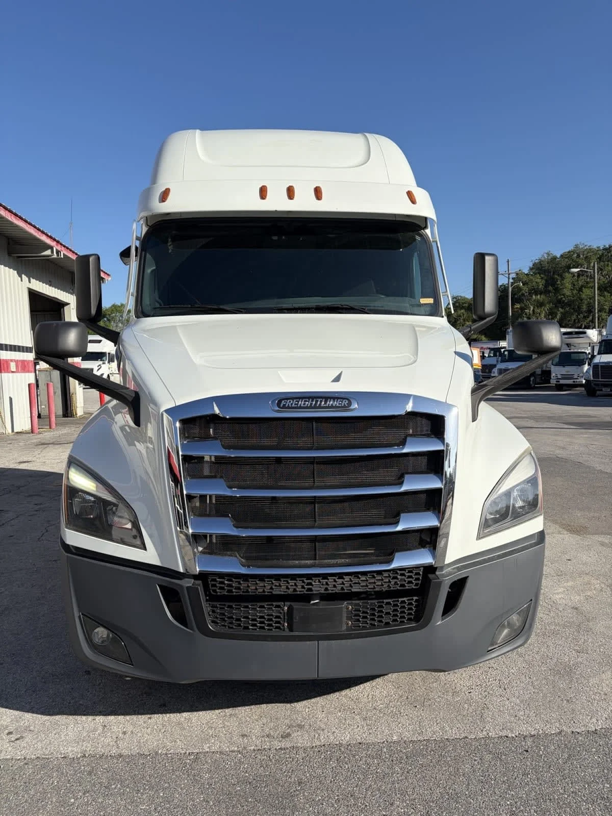 2022 Freightliner Cascadia in Jacksonville, FL — photo 2