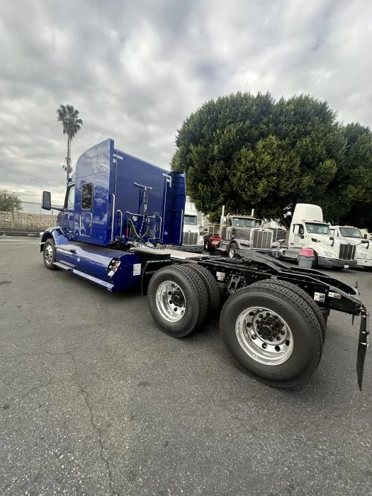 2024 Peterbilt 567 in Los Angeles, CA — photo 8
