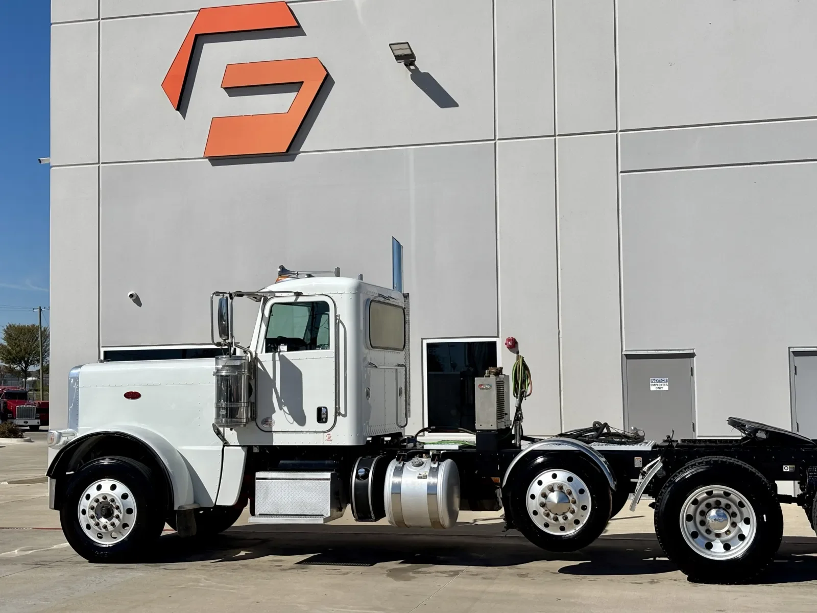 2020 Peterbilt 389 - image 8