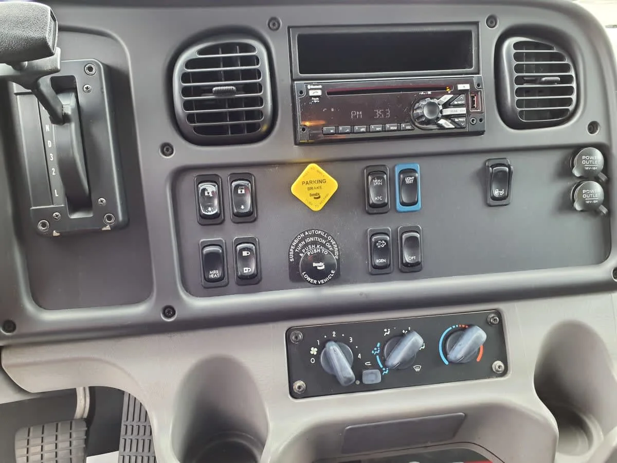 2018 Freightliner M2 106 in Oak Creek, WI — photo 11