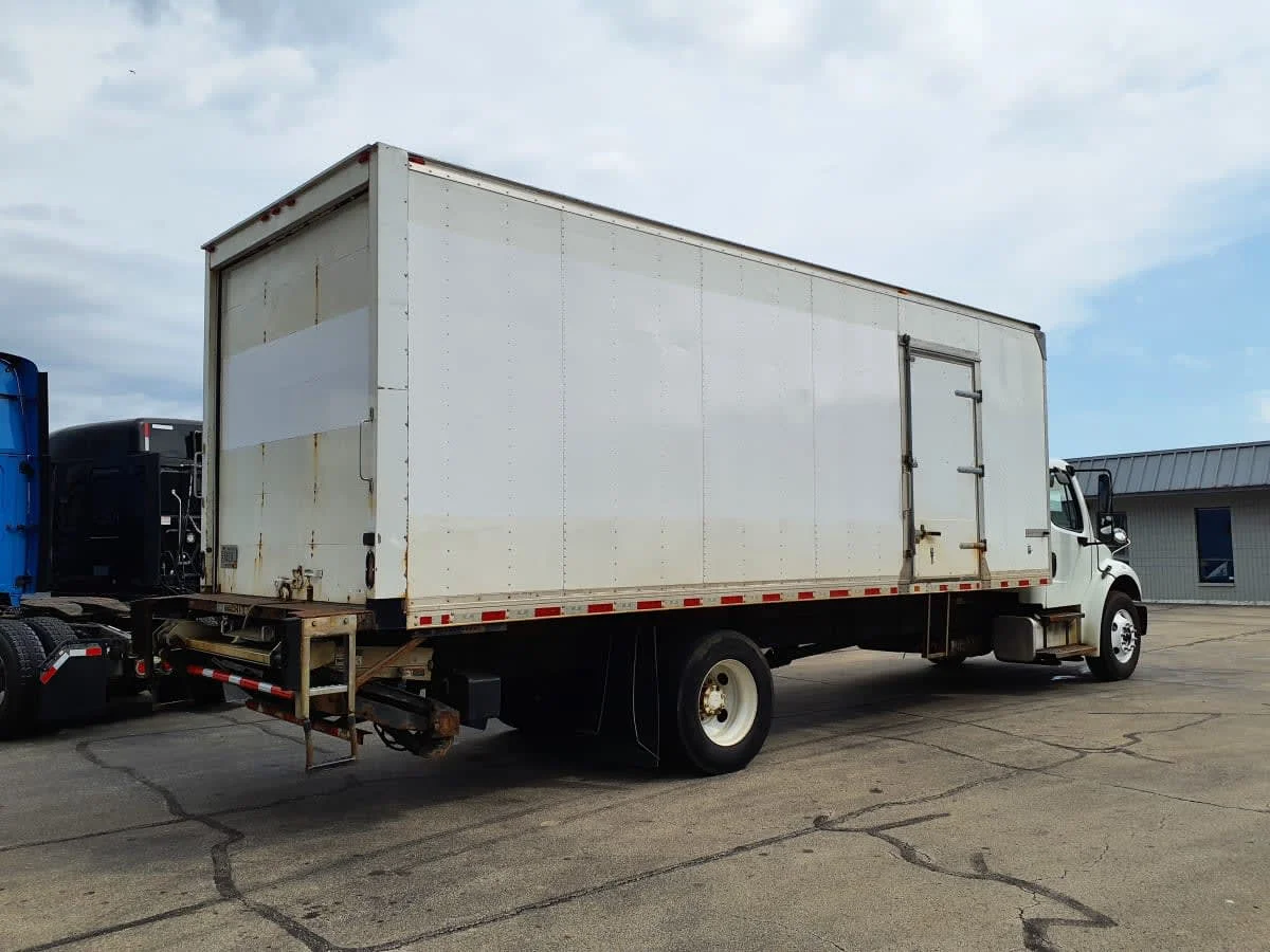 2018 Freightliner M2 106 in Oak Creek, WI — photo 4
