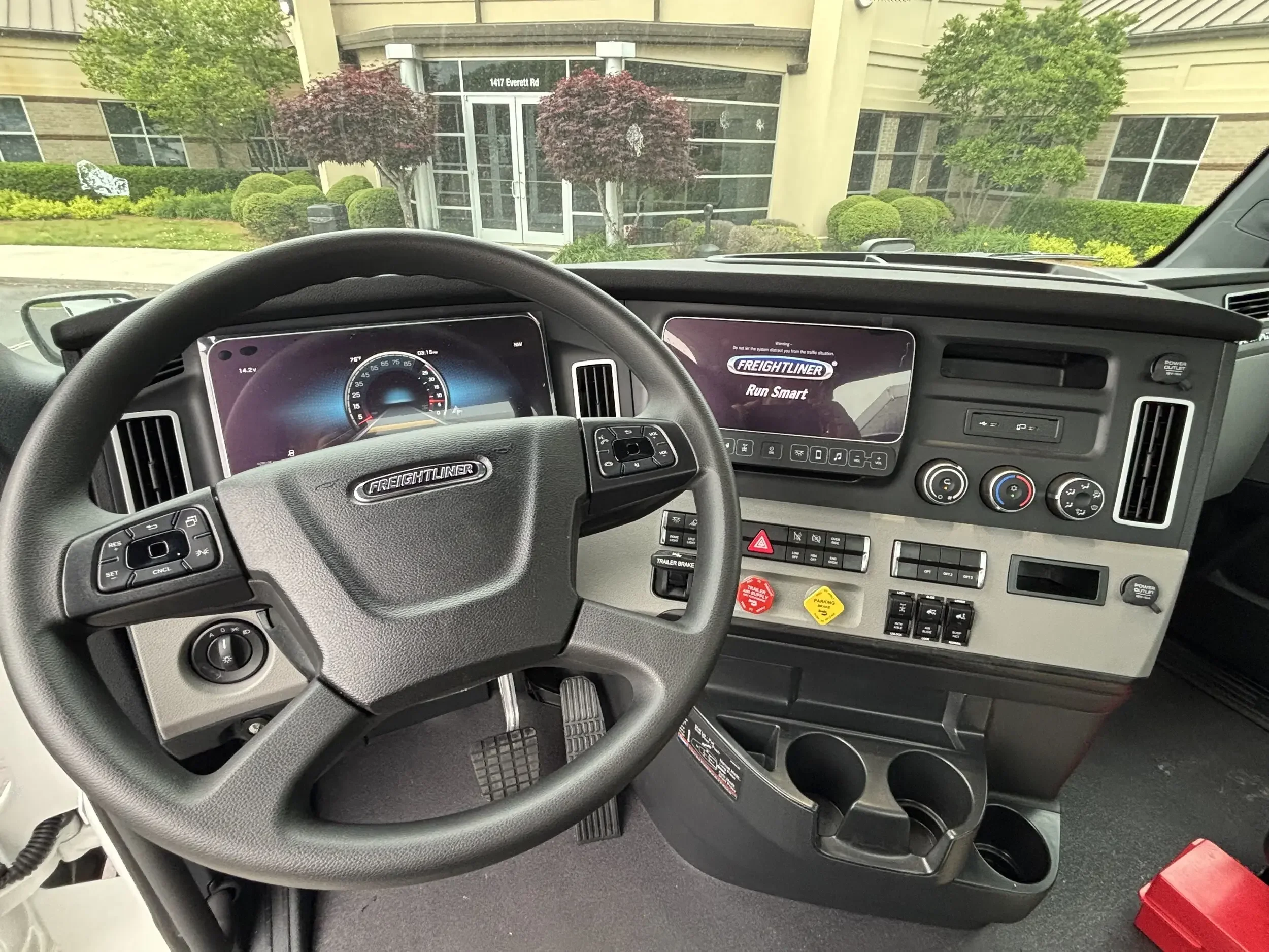 2026 Freightliner Cascadia - image 9