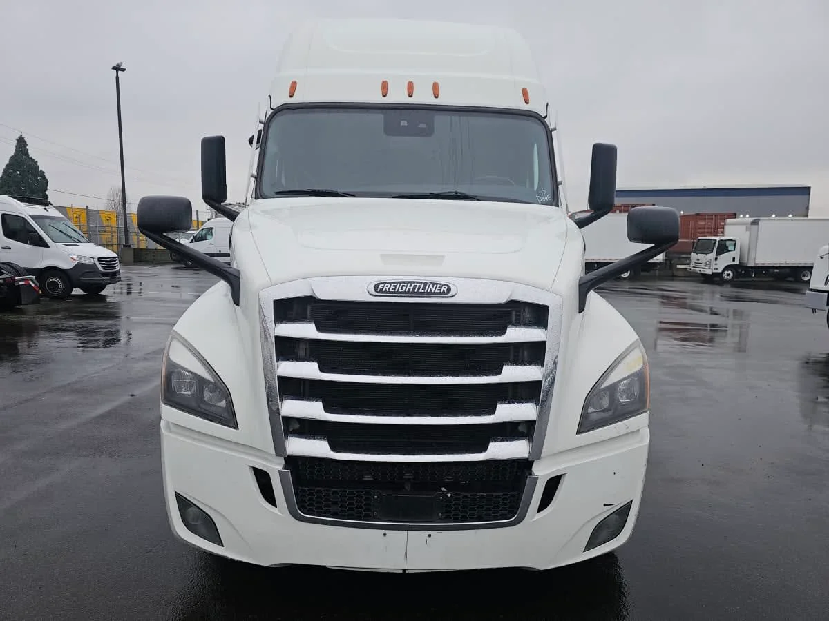2022 Freightliner Cascadia in Tacoma, WA — photo 2